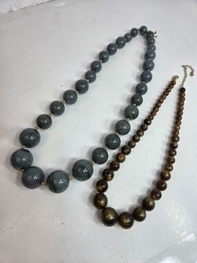 vtg lucite graduated beaded ncklaces green brown swirl marbeled single strands